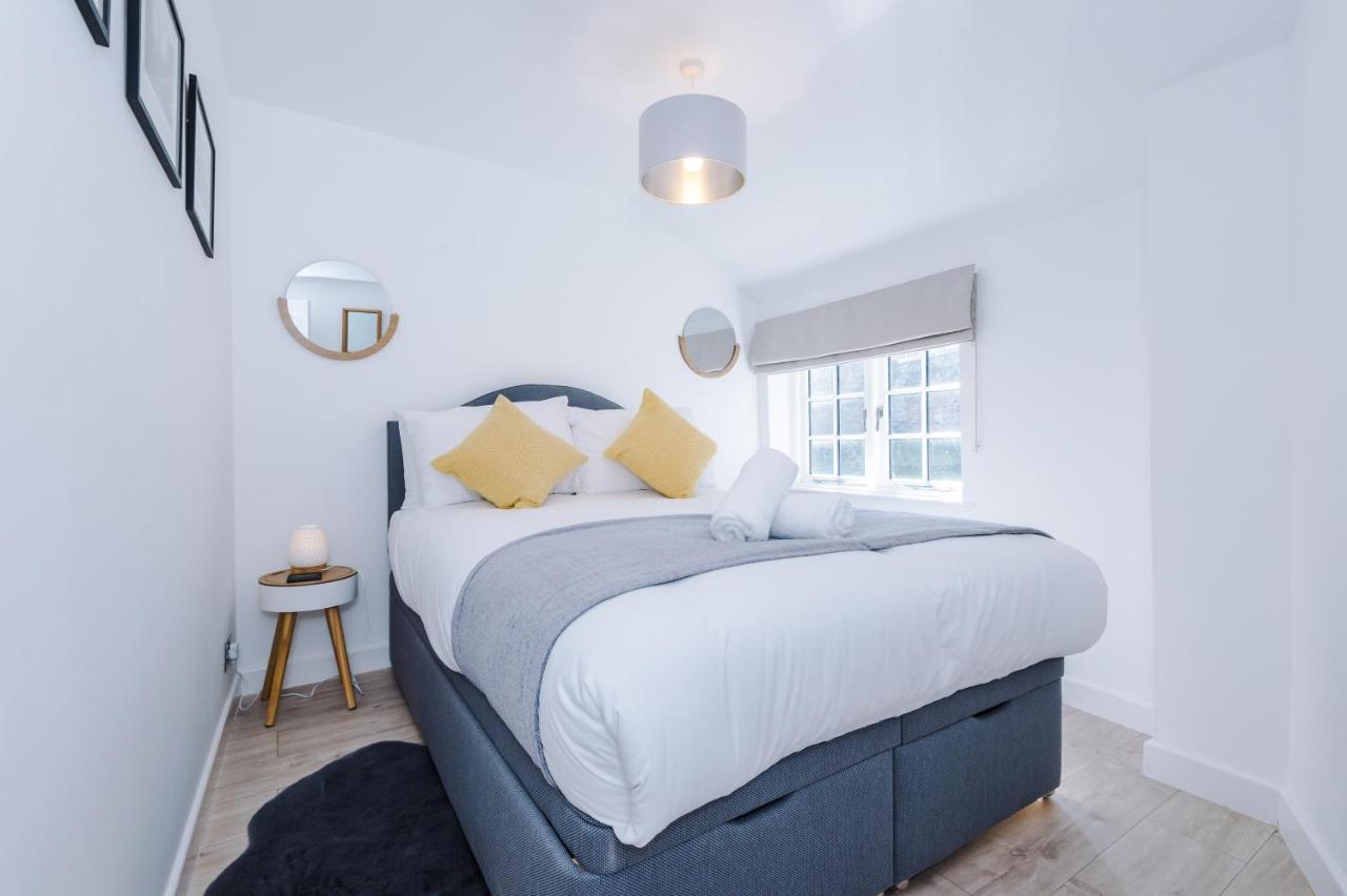 Stylish Home With Canal Views Chester Extérieur photo