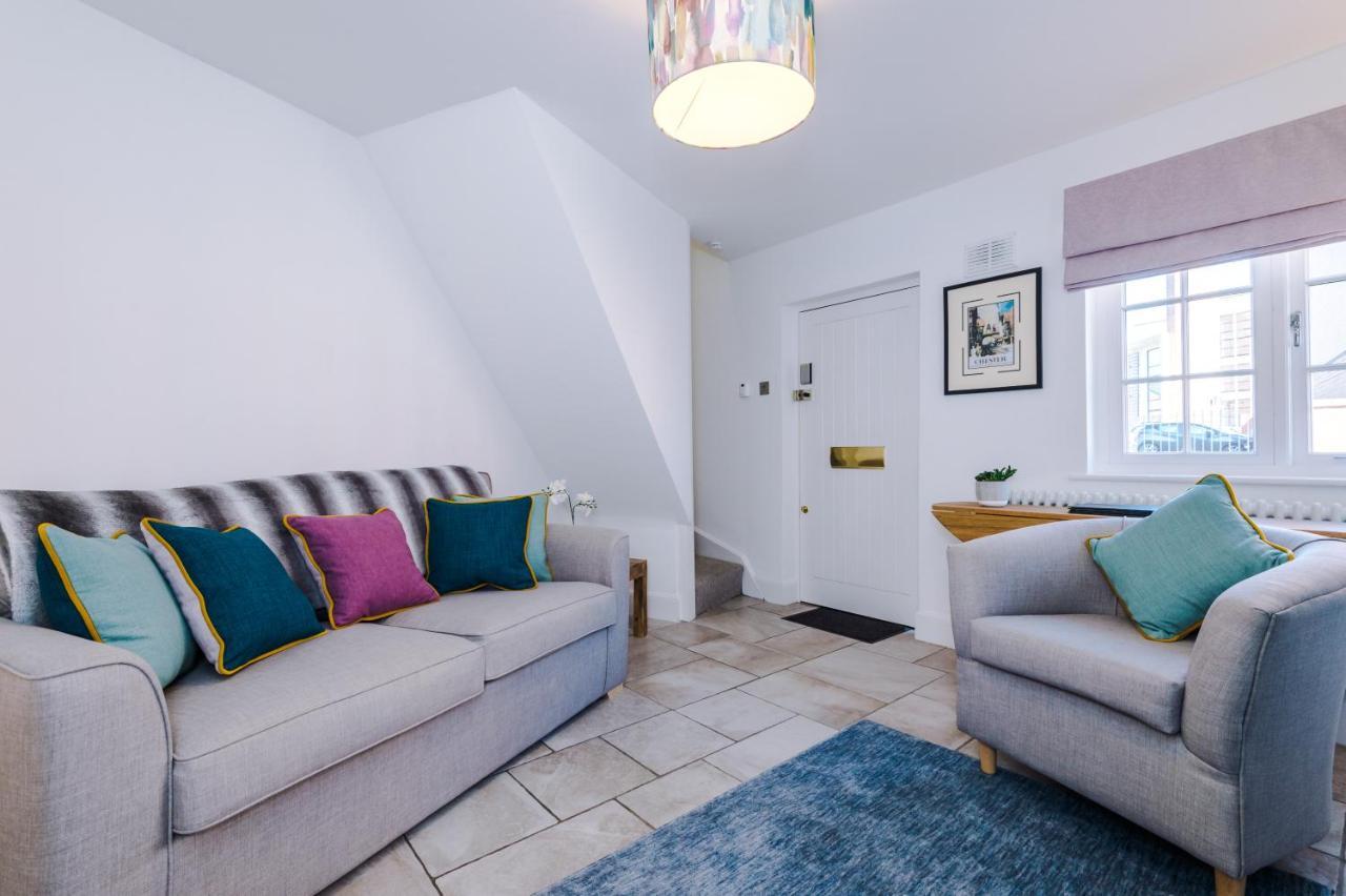 Stylish Home With Canal Views Chester Extérieur photo